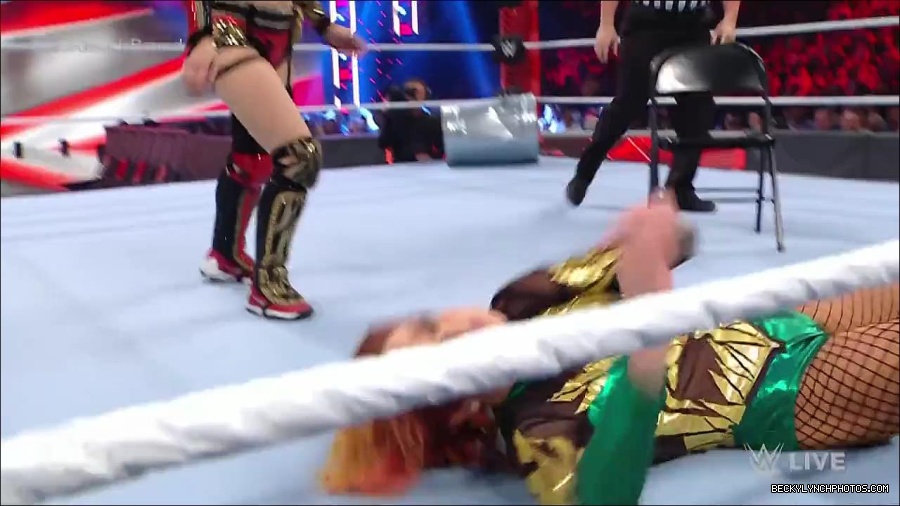 WWE_RAW_4th_July_2022_720p_WEBRip_h264_mp4_008145396.jpg