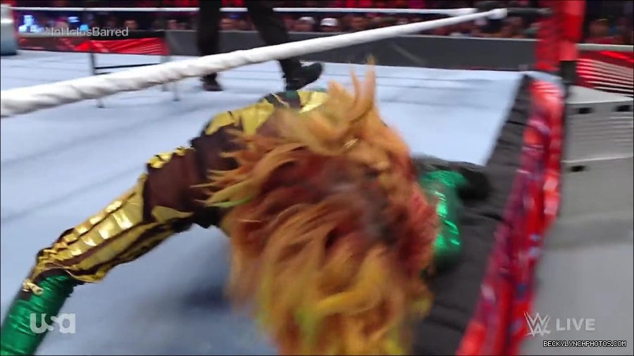 WWE_RAW_4th_July_2022_720p_WEBRip_h264_mp4_008146197.jpg