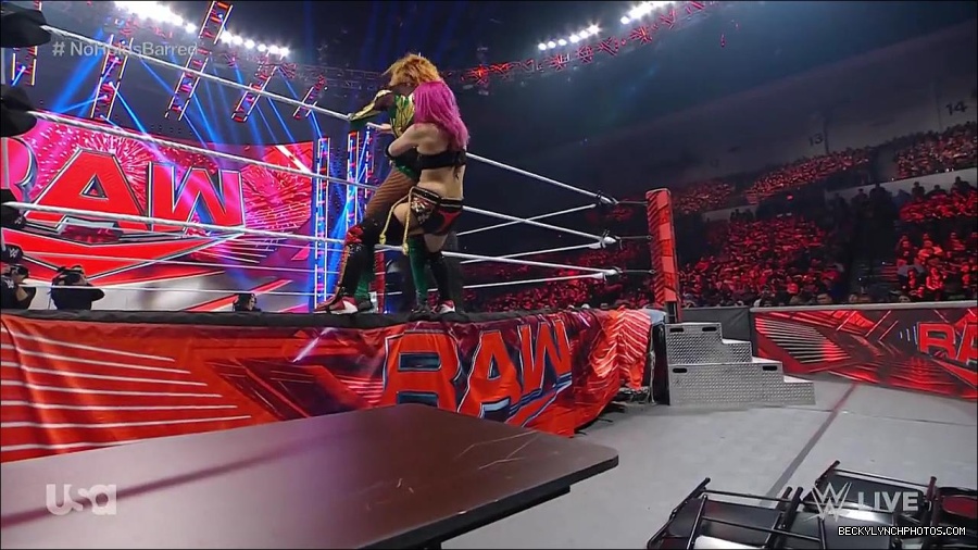 WWE_RAW_4th_July_2022_720p_WEBRip_h264_mp4_008155806.jpg