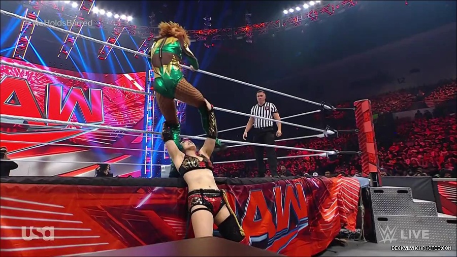 WWE_RAW_4th_July_2022_720p_WEBRip_h264_mp4_008163013.jpg