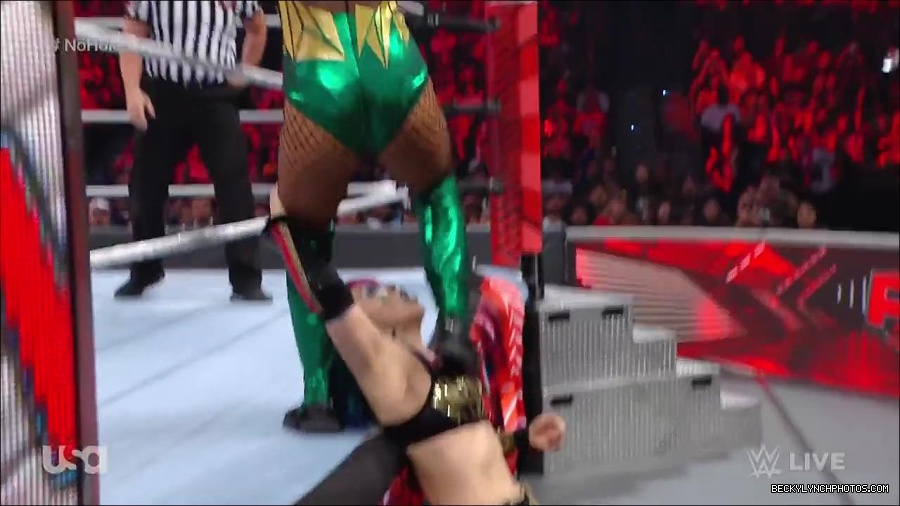 WWE_RAW_4th_July_2022_720p_WEBRip_h264_mp4_008164215.jpg