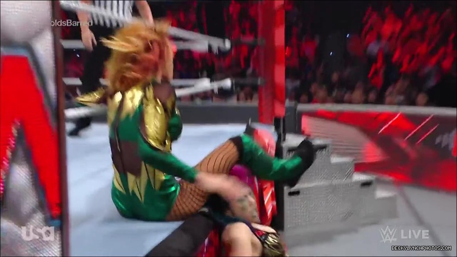 WWE_RAW_4th_July_2022_720p_WEBRip_h264_mp4_008165416.jpg