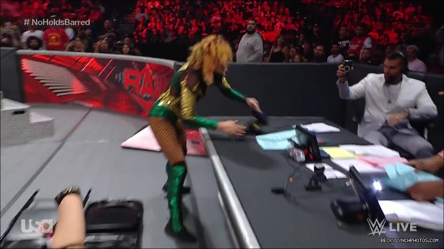 WWE_RAW_4th_July_2022_720p_WEBRip_h264_mp4_008179830.jpg