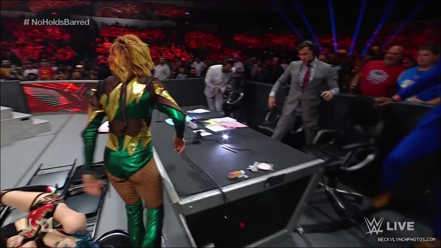WWE_RAW_4th_July_2022_720p_WEBRip_h264_mp4_008185035.jpg