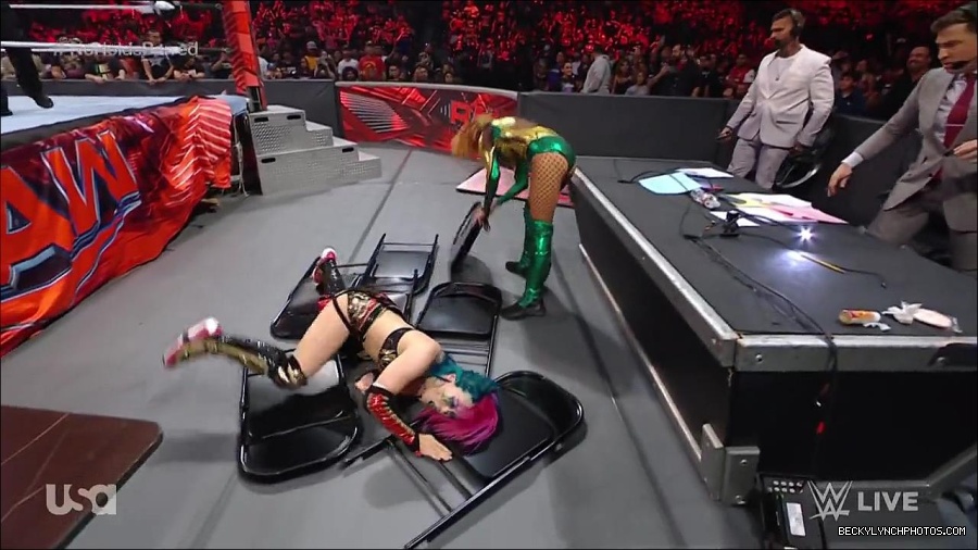 WWE_RAW_4th_July_2022_720p_WEBRip_h264_mp4_008186637.jpg
