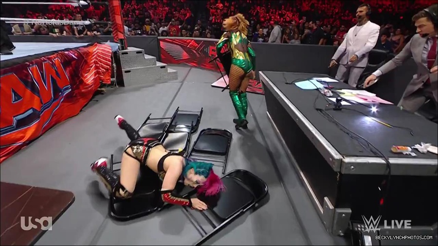 WWE_RAW_4th_July_2022_720p_WEBRip_h264_mp4_008187037.jpg