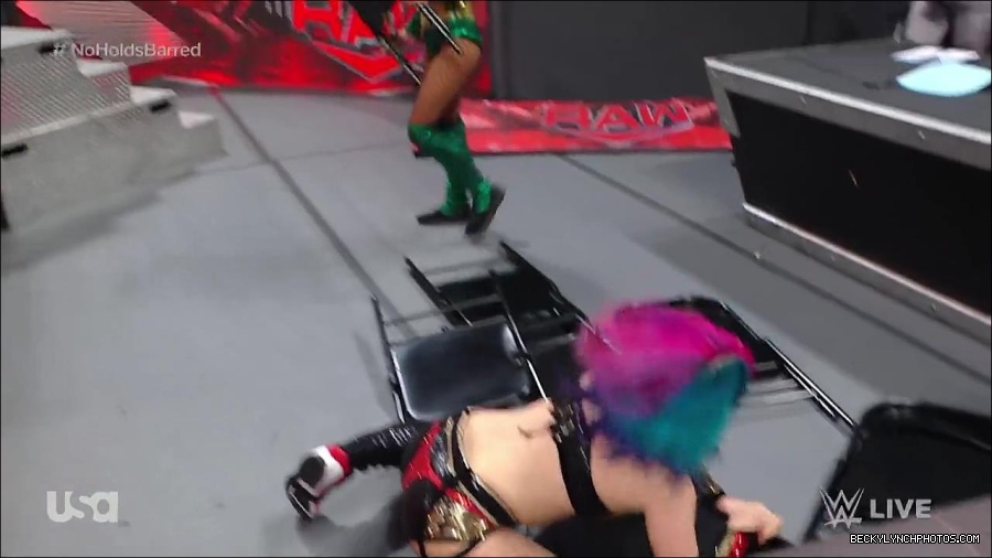 WWE_RAW_4th_July_2022_720p_WEBRip_h264_mp4_008188239.jpg