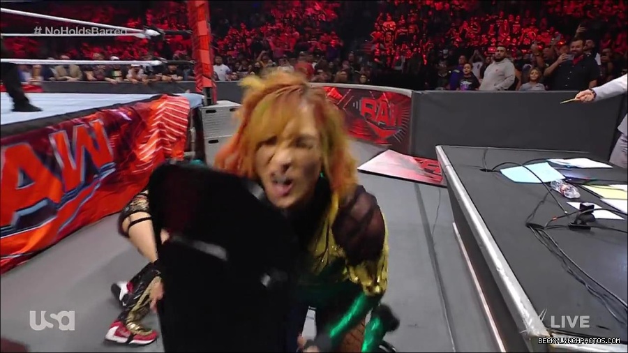 WWE_RAW_4th_July_2022_720p_WEBRip_h264_mp4_008194645.jpg