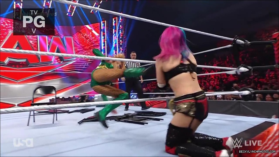WWE_RAW_4th_July_2022_720p_WEBRip_h264_mp4_008403952.jpg