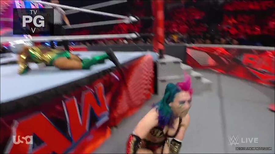 WWE_RAW_4th_July_2022_720p_WEBRip_h264_mp4_008404753.jpg