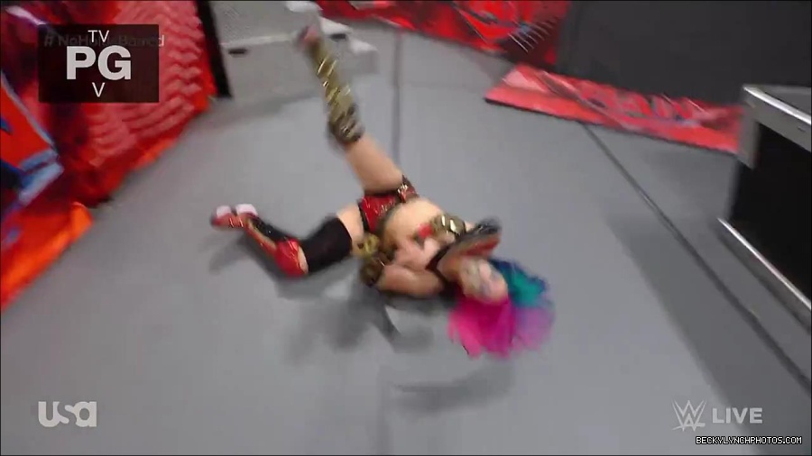 WWE_RAW_4th_July_2022_720p_WEBRip_h264_mp4_008405153.jpg