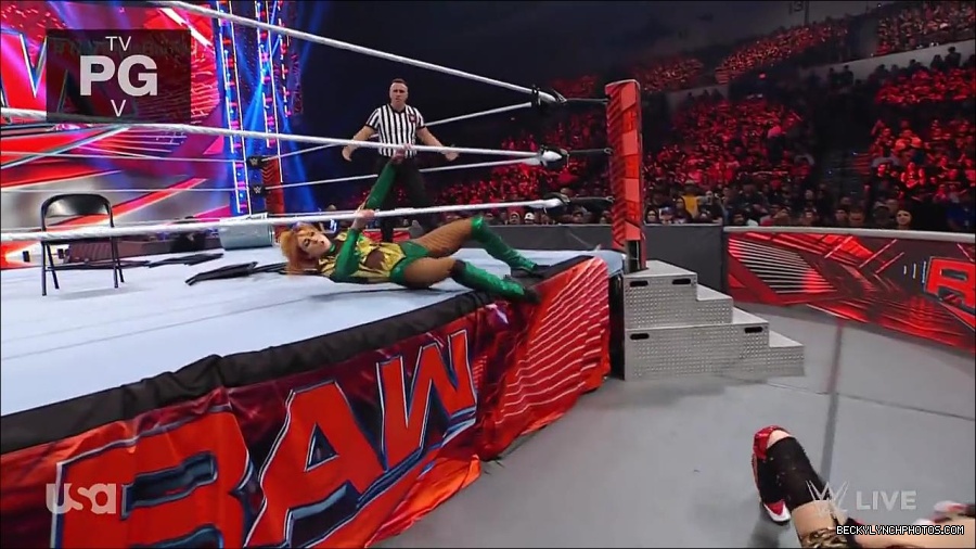 WWE_RAW_4th_July_2022_720p_WEBRip_h264_mp4_008406755.jpg