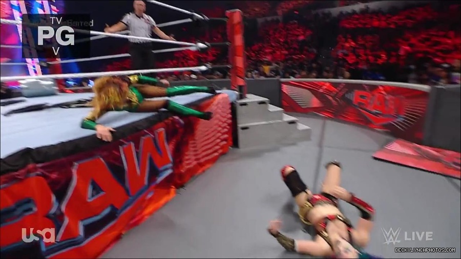 WWE_RAW_4th_July_2022_720p_WEBRip_h264_mp4_008407155.jpg