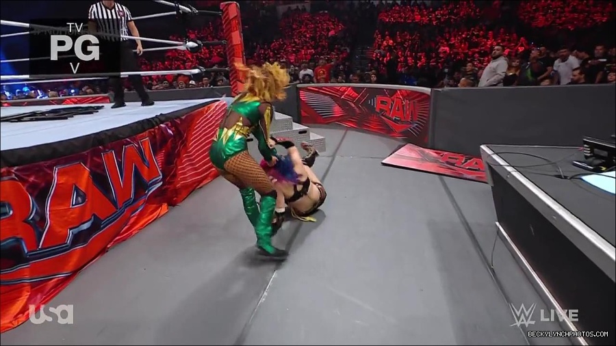 WWE_RAW_4th_July_2022_720p_WEBRip_h264_mp4_008409558.jpg