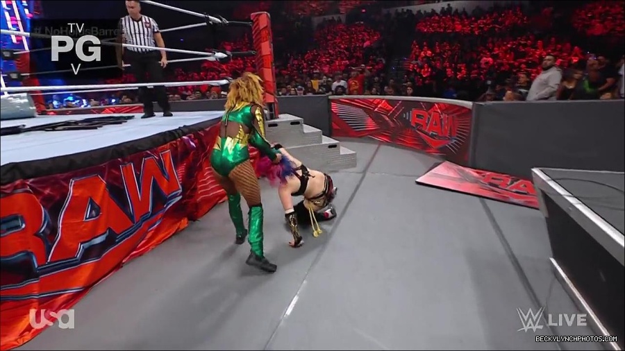 WWE_RAW_4th_July_2022_720p_WEBRip_h264_mp4_008409958.jpg