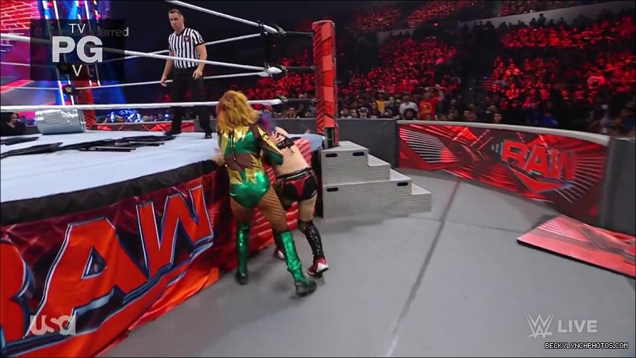WWE_RAW_4th_July_2022_720p_WEBRip_h264_mp4_008410759.jpg
