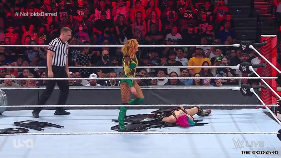 WWE_RAW_4th_July_2022_720p_WEBRip_h264_mp4_008432381.jpg