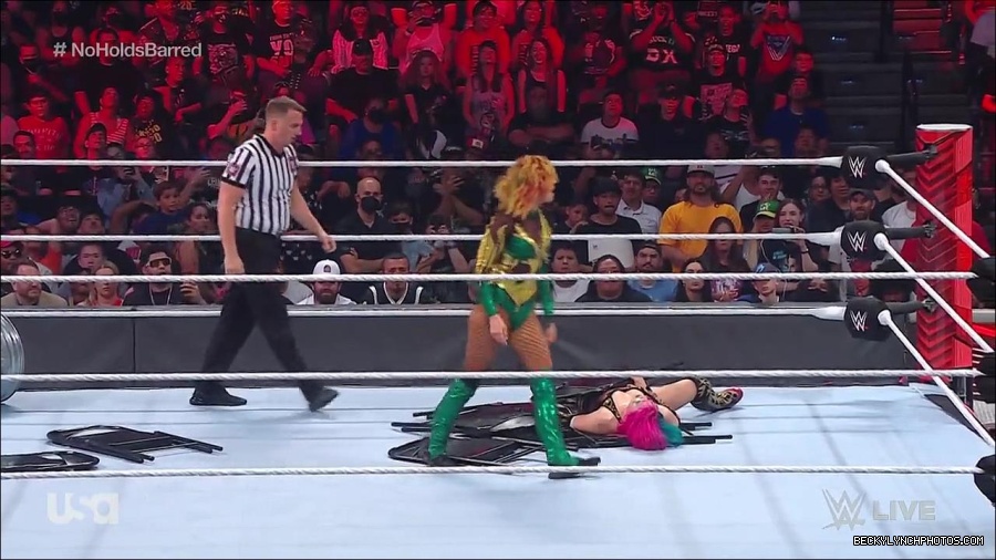 WWE_RAW_4th_July_2022_720p_WEBRip_h264_mp4_008432781.jpg