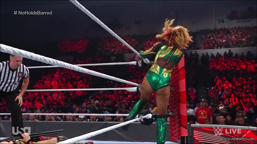 WWE_RAW_4th_July_2022_720p_WEBRip_h264_mp4_008435183.jpg