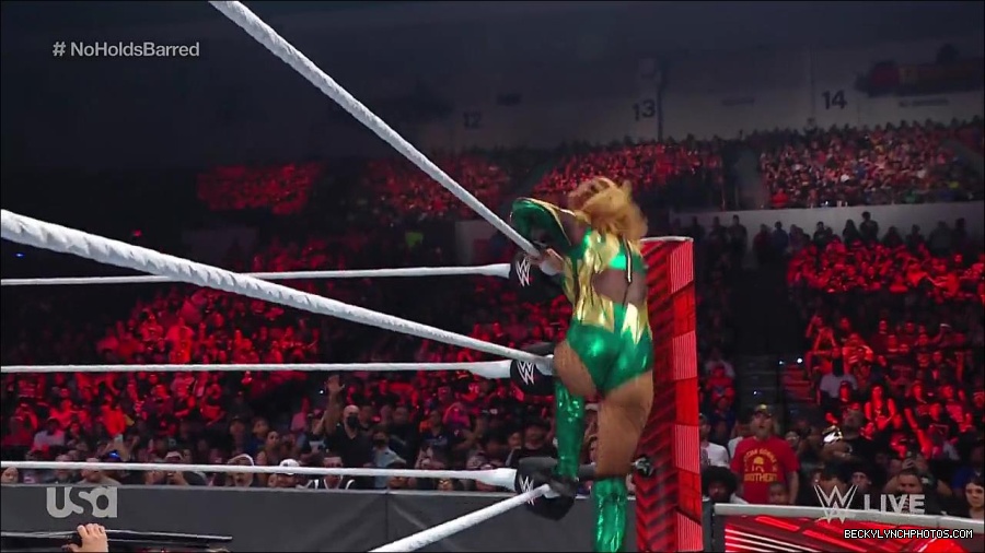 WWE_RAW_4th_July_2022_720p_WEBRip_h264_mp4_008435984.jpg