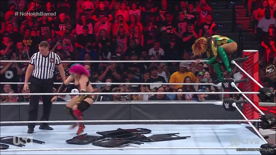 WWE_RAW_4th_July_2022_720p_WEBRip_h264_mp4_008446395.jpg