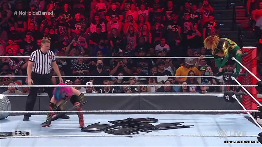 WWE_RAW_4th_July_2022_720p_WEBRip_h264_mp4_008447195.jpg