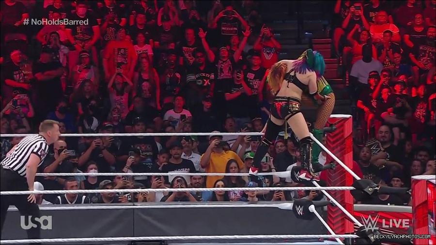 WWE_RAW_4th_July_2022_720p_WEBRip_h264_mp4_008460809.jpg