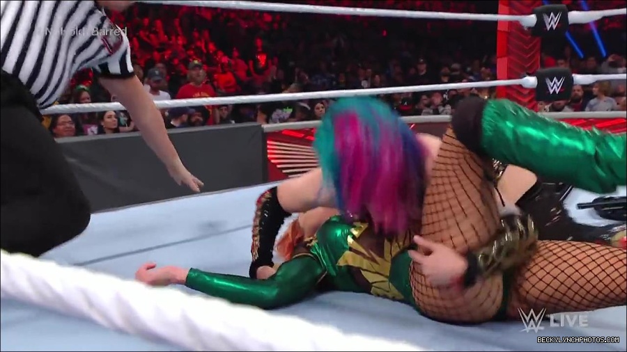 WWE_RAW_4th_July_2022_720p_WEBRip_h264_mp4_008480028.jpg