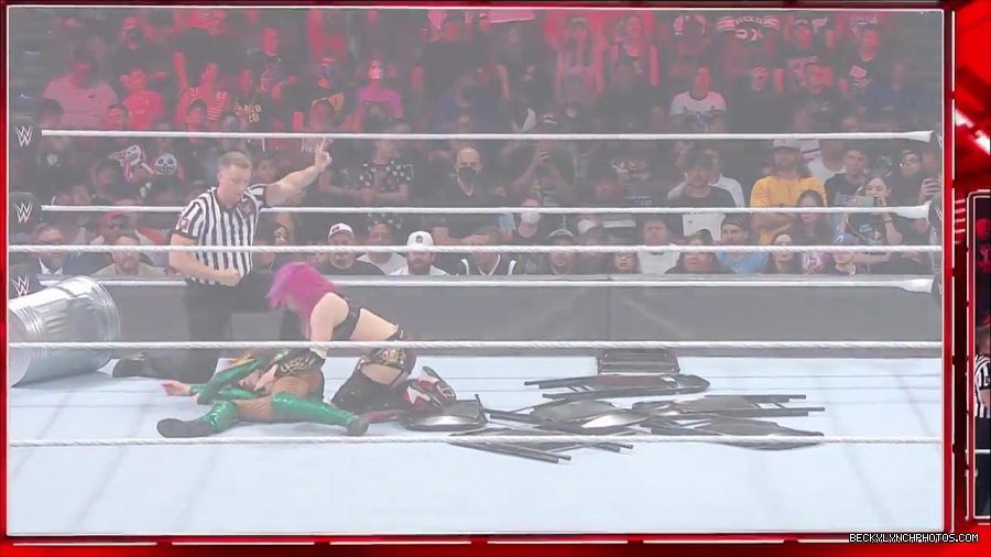 WWE_RAW_4th_July_2022_720p_WEBRip_h264_mp4_008483231.jpg