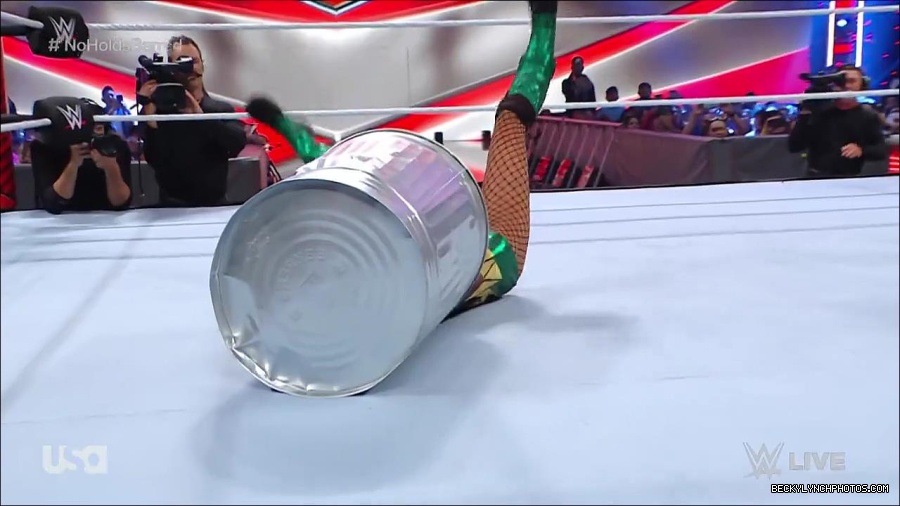 WWE_RAW_4th_July_2022_720p_WEBRip_h264_mp4_008545293.jpg