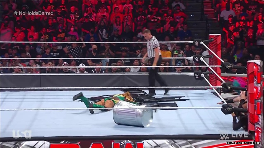 WWE_RAW_4th_July_2022_720p_WEBRip_h264_mp4_008571319.jpg