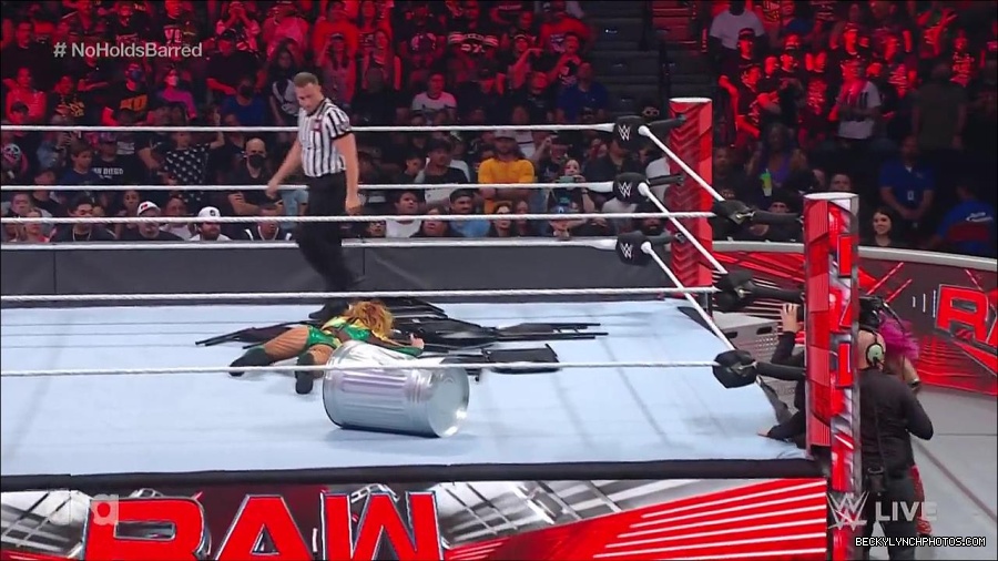 WWE_RAW_4th_July_2022_720p_WEBRip_h264_mp4_008572120.jpg