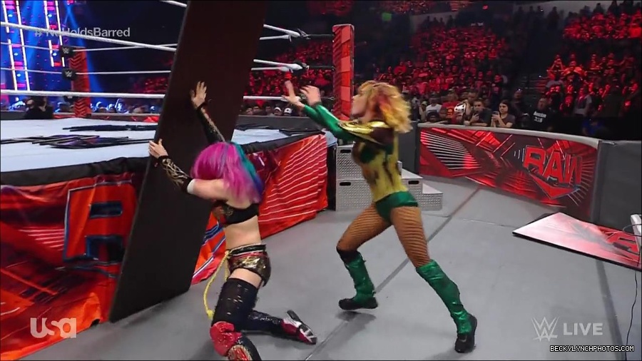 WWE_RAW_4th_July_2022_720p_WEBRip_h264_mp4_008594943.jpg