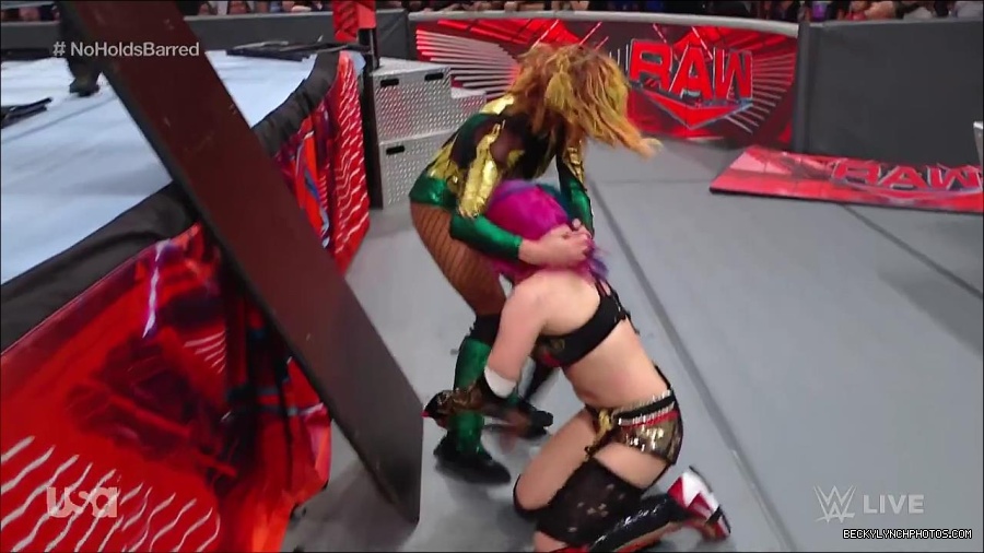 WWE_RAW_4th_July_2022_720p_WEBRip_h264_mp4_008597345.jpg