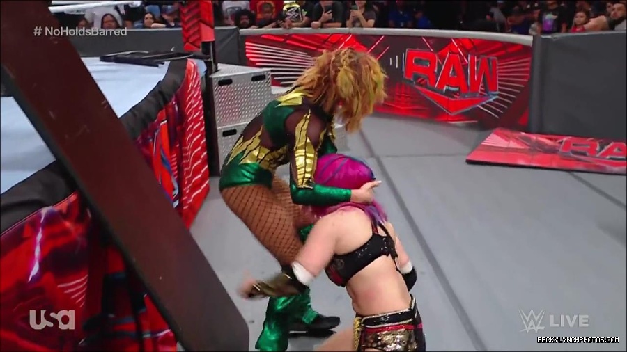 WWE_RAW_4th_July_2022_720p_WEBRip_h264_mp4_008597746.jpg