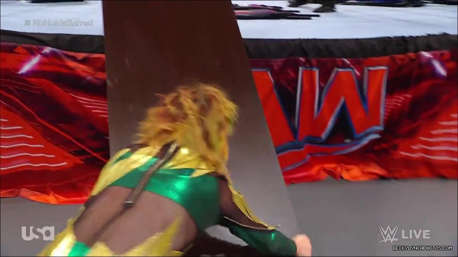 WWE_RAW_4th_July_2022_720p_WEBRip_h264_mp4_008604152.jpg