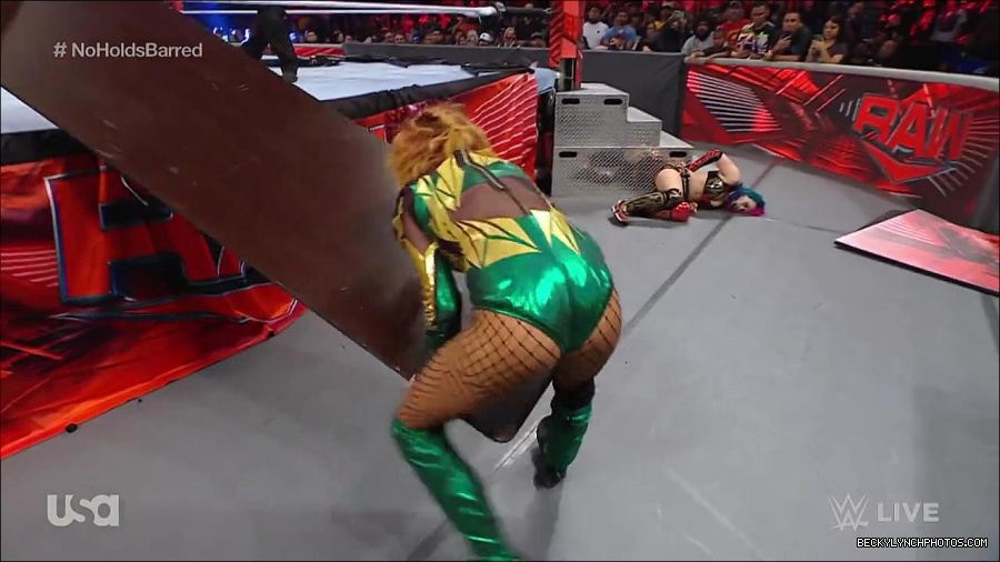 WWE_RAW_4th_July_2022_720p_WEBRip_h264_mp4_008605754.jpg