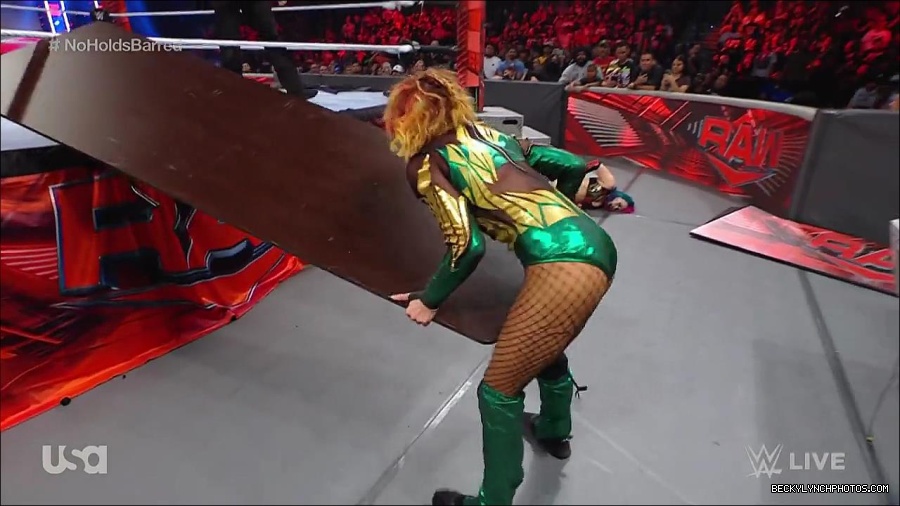 WWE_RAW_4th_July_2022_720p_WEBRip_h264_mp4_008606154.jpg