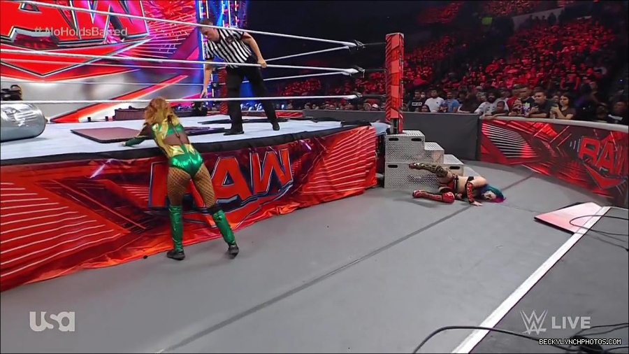 WWE_RAW_4th_July_2022_720p_WEBRip_h264_mp4_008608957.jpg