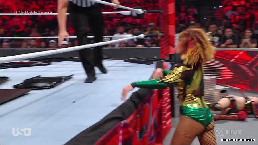 WWE_RAW_4th_July_2022_720p_WEBRip_h264_mp4_008609357.jpg