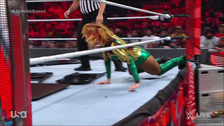 WWE_RAW_4th_July_2022_720p_WEBRip_h264_mp4_008610559.jpg