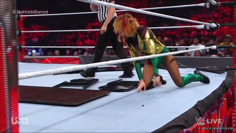 WWE_RAW_4th_July_2022_720p_WEBRip_h264_mp4_008610959.jpg