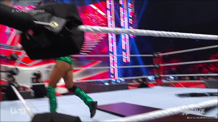 WWE_RAW_4th_July_2022_720p_WEBRip_h264_mp4_008613762.jpg