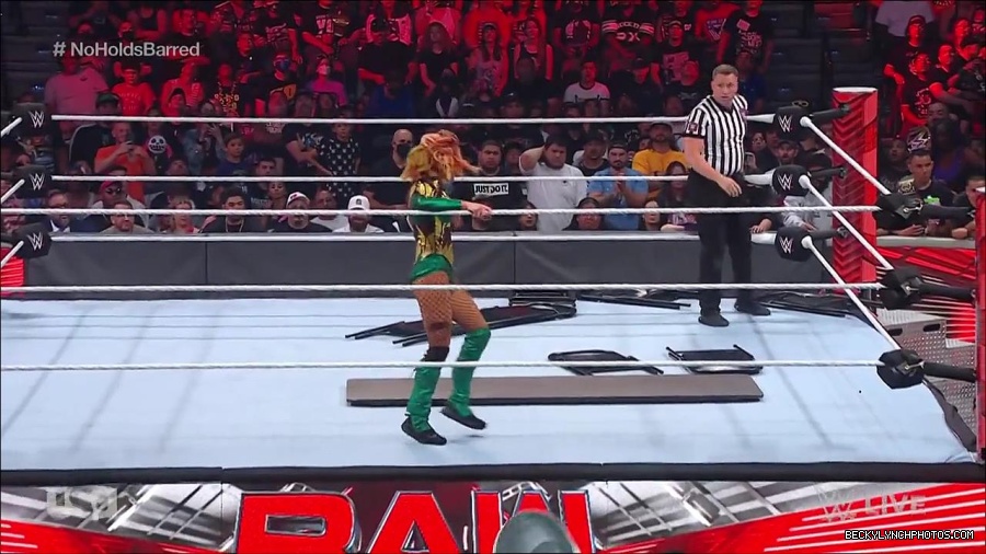 WWE_RAW_4th_July_2022_720p_WEBRip_h264_mp4_008614563.jpg