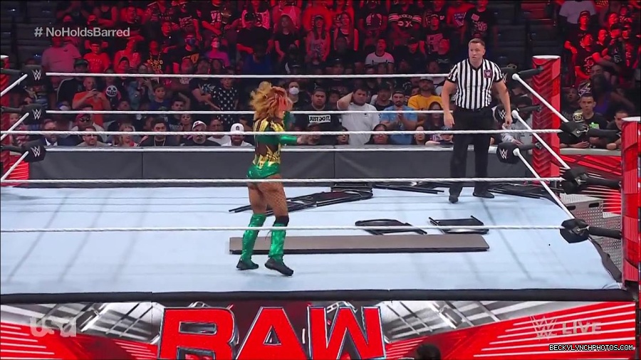 WWE_RAW_4th_July_2022_720p_WEBRip_h264_mp4_008614963.jpg