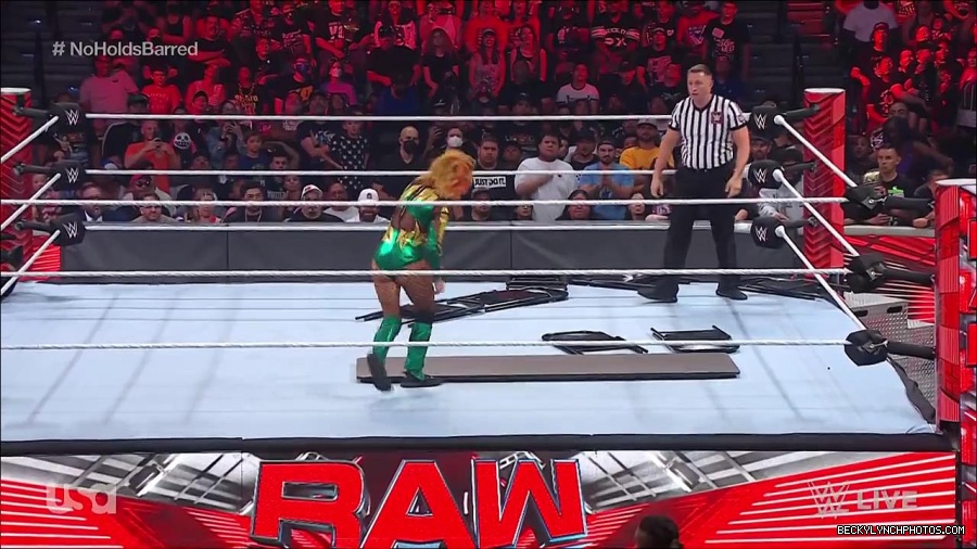 WWE_RAW_4th_July_2022_720p_WEBRip_h264_mp4_008615363.jpg