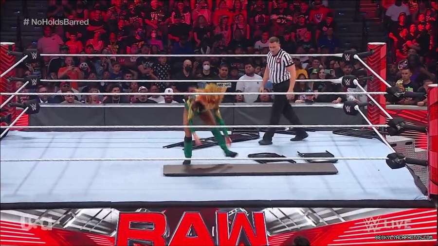 WWE_RAW_4th_July_2022_720p_WEBRip_h264_mp4_008616164.jpg