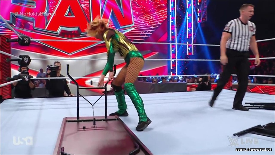 WWE_RAW_4th_July_2022_720p_WEBRip_h264_mp4_008618967.jpg