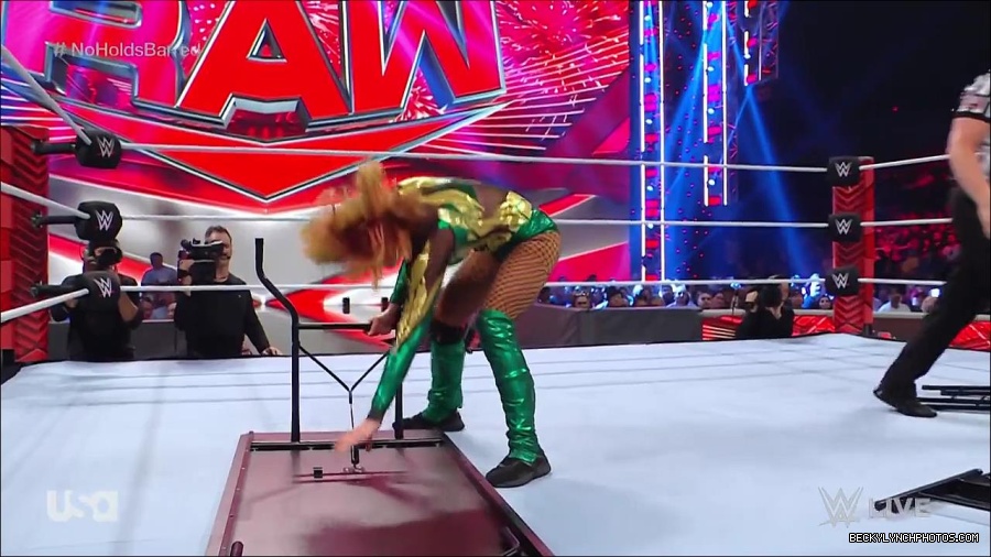 WWE_RAW_4th_July_2022_720p_WEBRip_h264_mp4_008619367.jpg