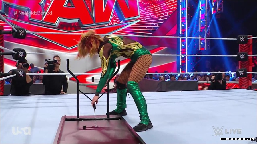 WWE_RAW_4th_July_2022_720p_WEBRip_h264_mp4_008620569.jpg